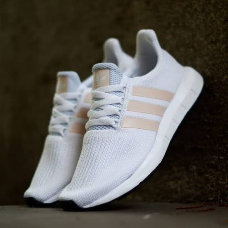 Giày Bata Adidas Swift Run Thời Trang Năng Động