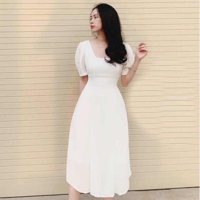 Đầm trắng xoè cổ vuông