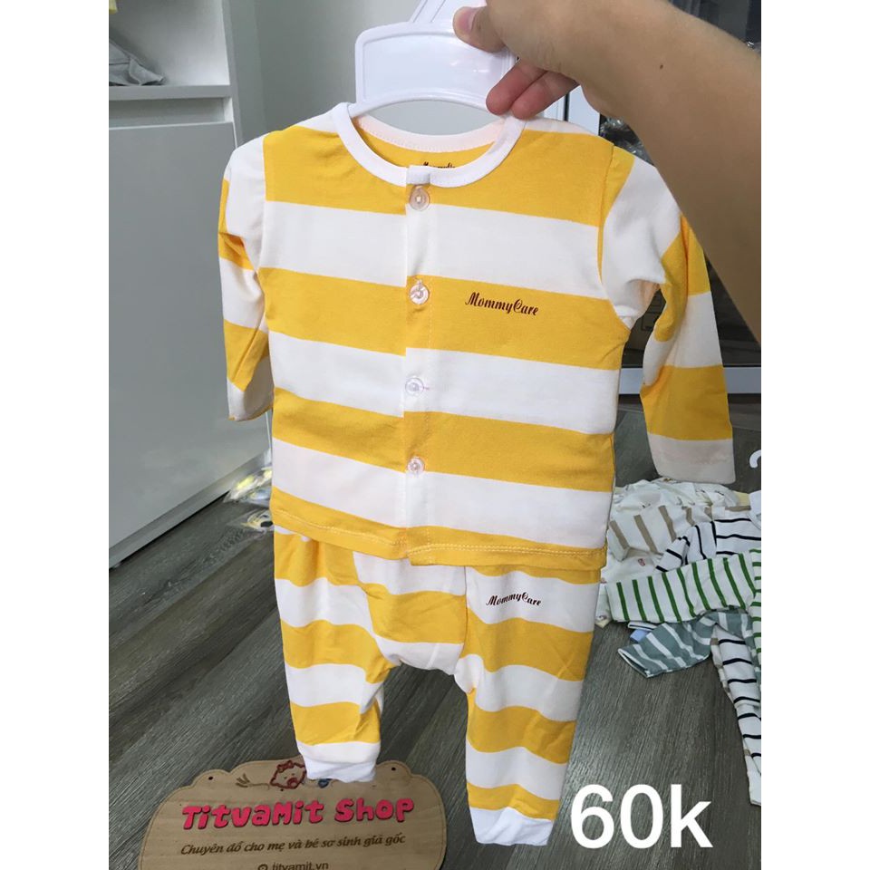 Bộ dài MommyCare cotton kẻ cúc giữa quần đáp đũng cho bé