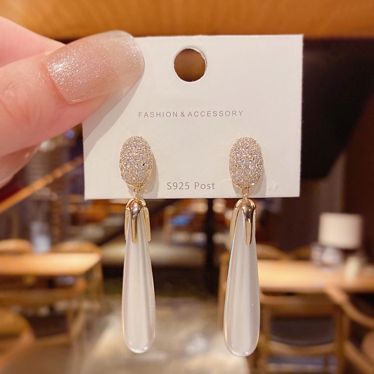 Khuyên Tai Dáng Dài Đính Ngọc Trai Phong Cách Pháp Cổ Điển Thời Trang Mới 2022 Dành Cho Bạn Nữ