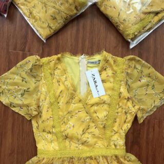 Váy hoa nhí phối ren