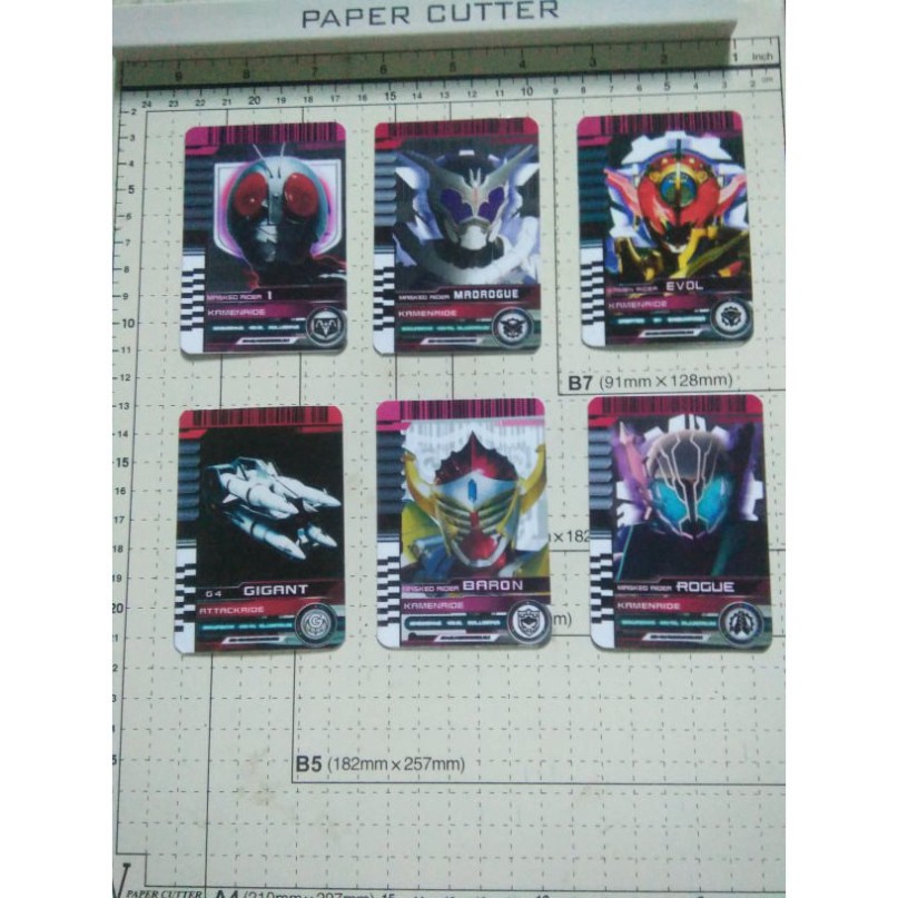 Card Kamen Rider bao gồm :1, Rogue, MadRogue, Evol, Gigant, Baron