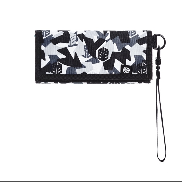 Ví dài cầm tay CAMO LONG WALLET White tay ngắn thoáng mát