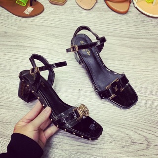 Sandal cao gót quai trong