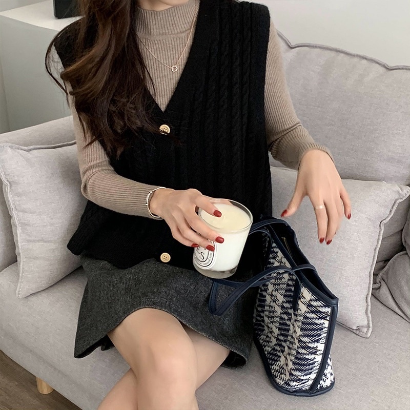 [CÓ SẴN+ẢNH THẬT] Áo gile len xoắn thừng cúc giả gỗ mẫu thu đông 2021 | BigBuy360 - bigbuy360.vn