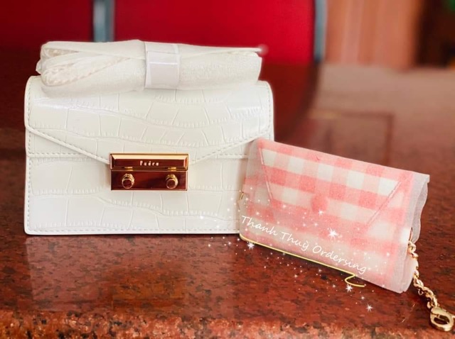 Túi trắng kèm móc ví