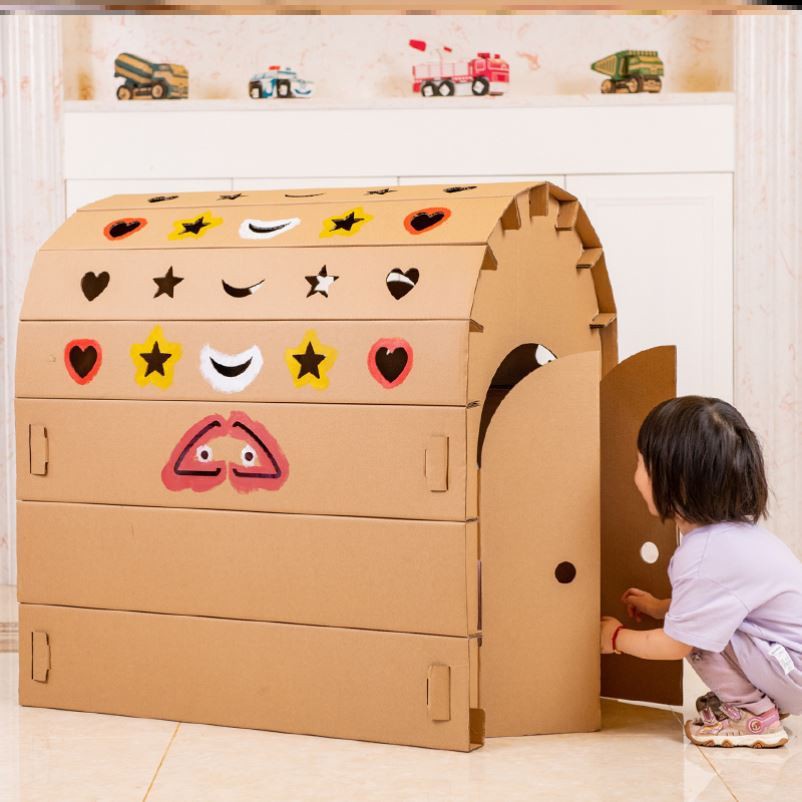 Nhà bìa các tông thiết kế mái vòm cho bé không gian vui chơi, thỏa sức trang trí, sáng tạo cho ngôi nhà nhỏ