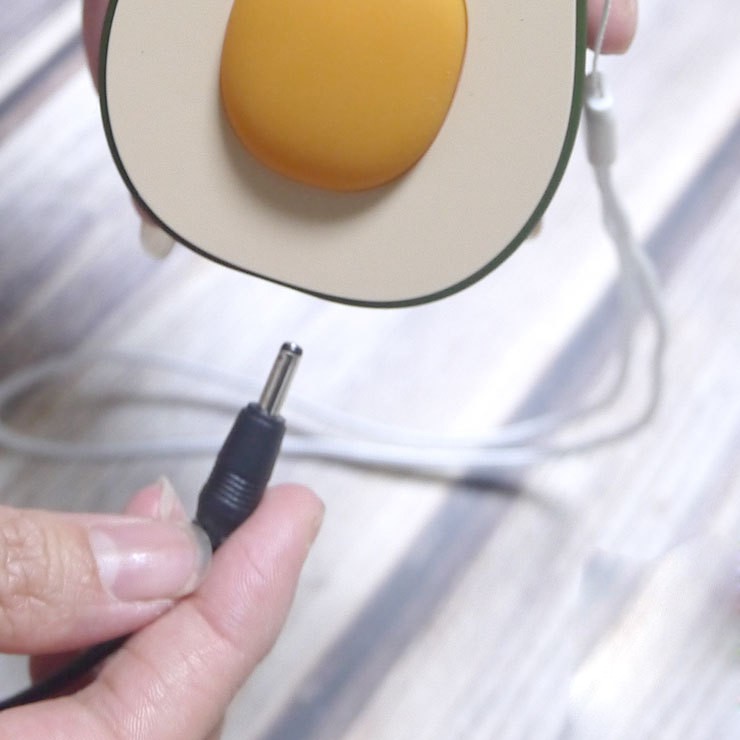 Quạt mini cầm tay hình trái Bơ có đèn LED Siêu dễ thương Model 2020( Bơ Bóp) - Dino Case