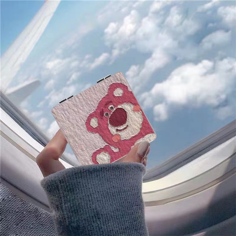 Gương Trang Điểm Cầm Tay Hình Gấu Dâu Tây Dễ Thương