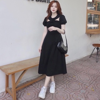 Đầm đen xoắn cổ form dài