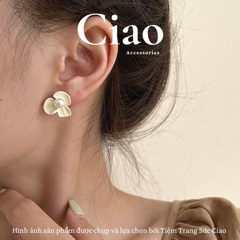 [NEW ITEMS] Khuyên tai/ Bông tai mạ bạc S925 thiết kế hoa 3 cánh nhẹ nhàng White Floral Ciao