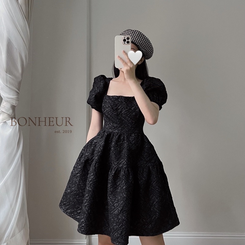 Váy cổ vuông đầm xoè hở lưng buộc dây tiểu thư tay bồng tôn dáng 3 tầng chất gấm xốp nổi cao cấp TẶNG KÈM ĐÔI DÁN Sara | BigBuy360 - bigbuy360.vn