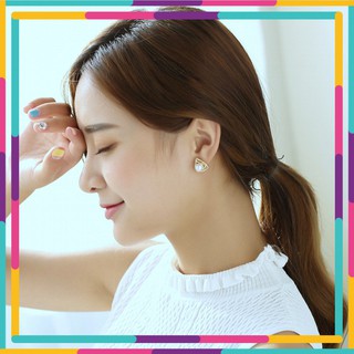 Bông tai hạt châu viền tam giác.