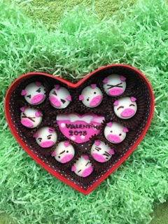 Socola Valentine heo sữa
