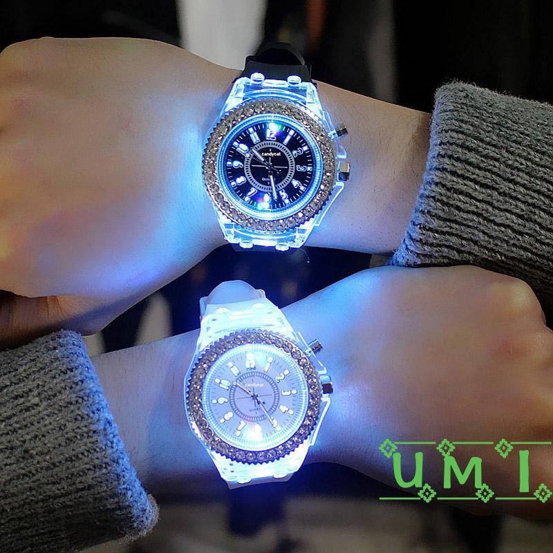 Đồng Hồ Đeo Tay Máy Quartz Mặt Tròn Có Đính Đá Kiểu Dáng Sang Trọng Cho Bé