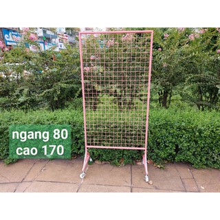 Khung lưới có chân màu hồng