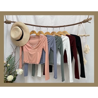 Áo croptop tay dài cổ v phối ren active usa