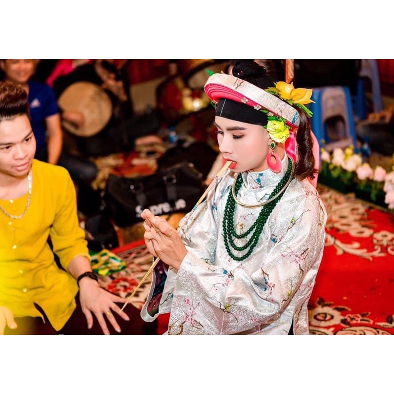 Khăn áo Hầu Đồng - Áo cô Bơ , áo cô chín