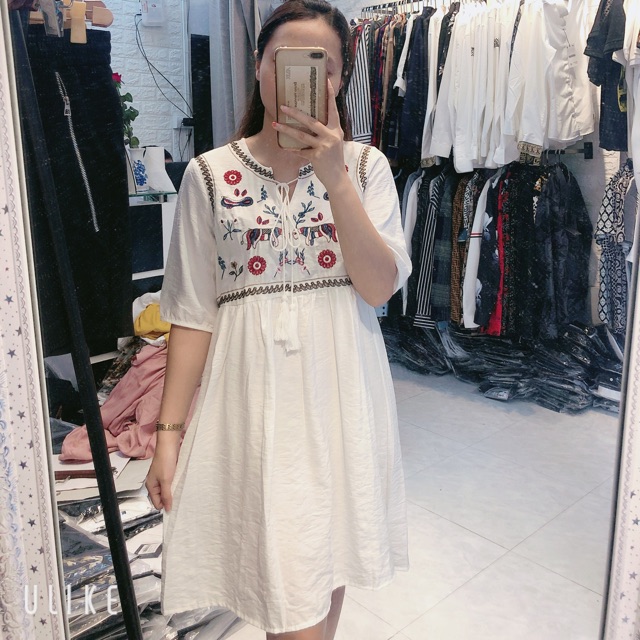 Váy thêu baby doll
