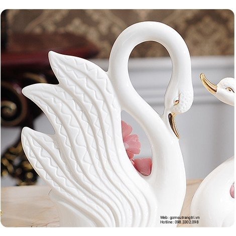 Tượng Đôi Thiên Nga Hạnh Phúc-gây ấn tượng nhờ chất gốm mịn, mượt, đường nét tinh tế và vẻ ngoài sinh động của sản phẩm