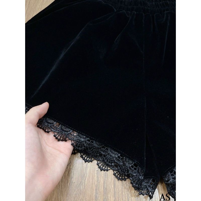 Quần short nhung phối ren gấu