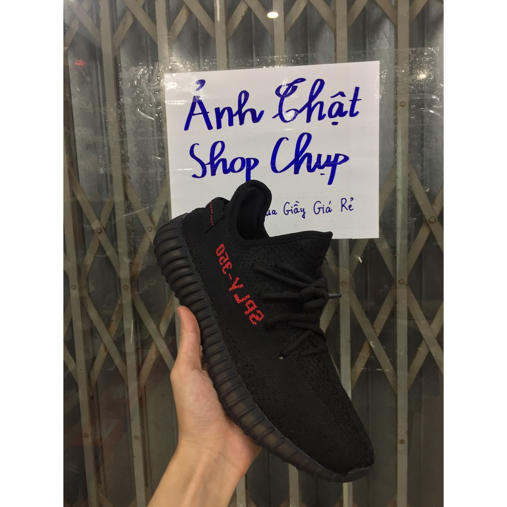 Giày thể thao YZ đen viền chữ đỏ