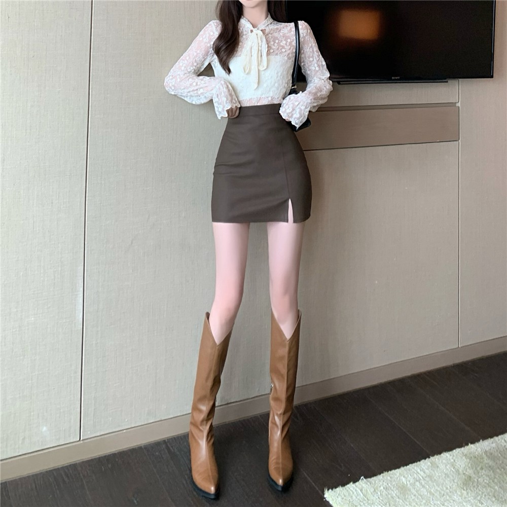 Chân váy da lưng cao màu trơn xẻ tà phong cách quyến rũ | BigBuy360 - bigbuy360.vn