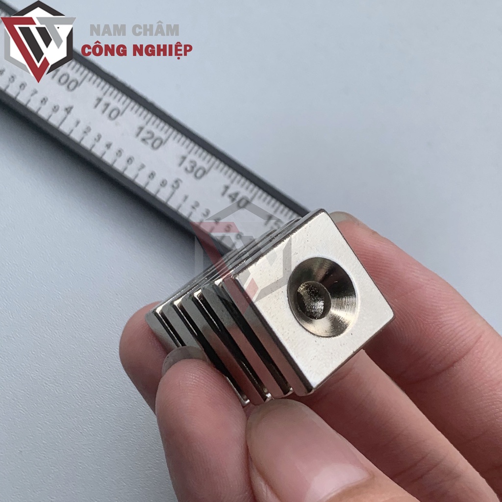 Nam châm đất hiếm có lỗ bắt vít  20x20x5mm nam châm đất hiếm