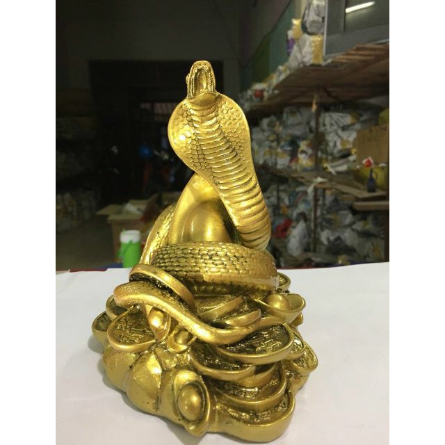 Tượng đá trang trí linh vật rắn tiền màu đồng