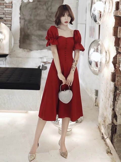 #DRESSLOVE 💋 Noel tới Tết cận kề là lúc những mẫu đầm đỏ lên ngôi 🥳🥳 Nhà em cũng kịp về mẫu đầm đỏ xinh xinh