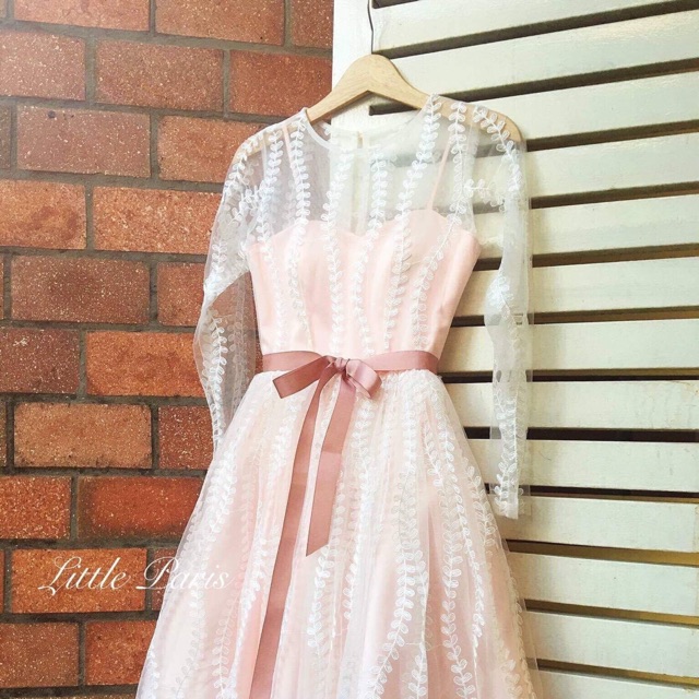 Váy Little Paris và đầm của Thuý Giầy