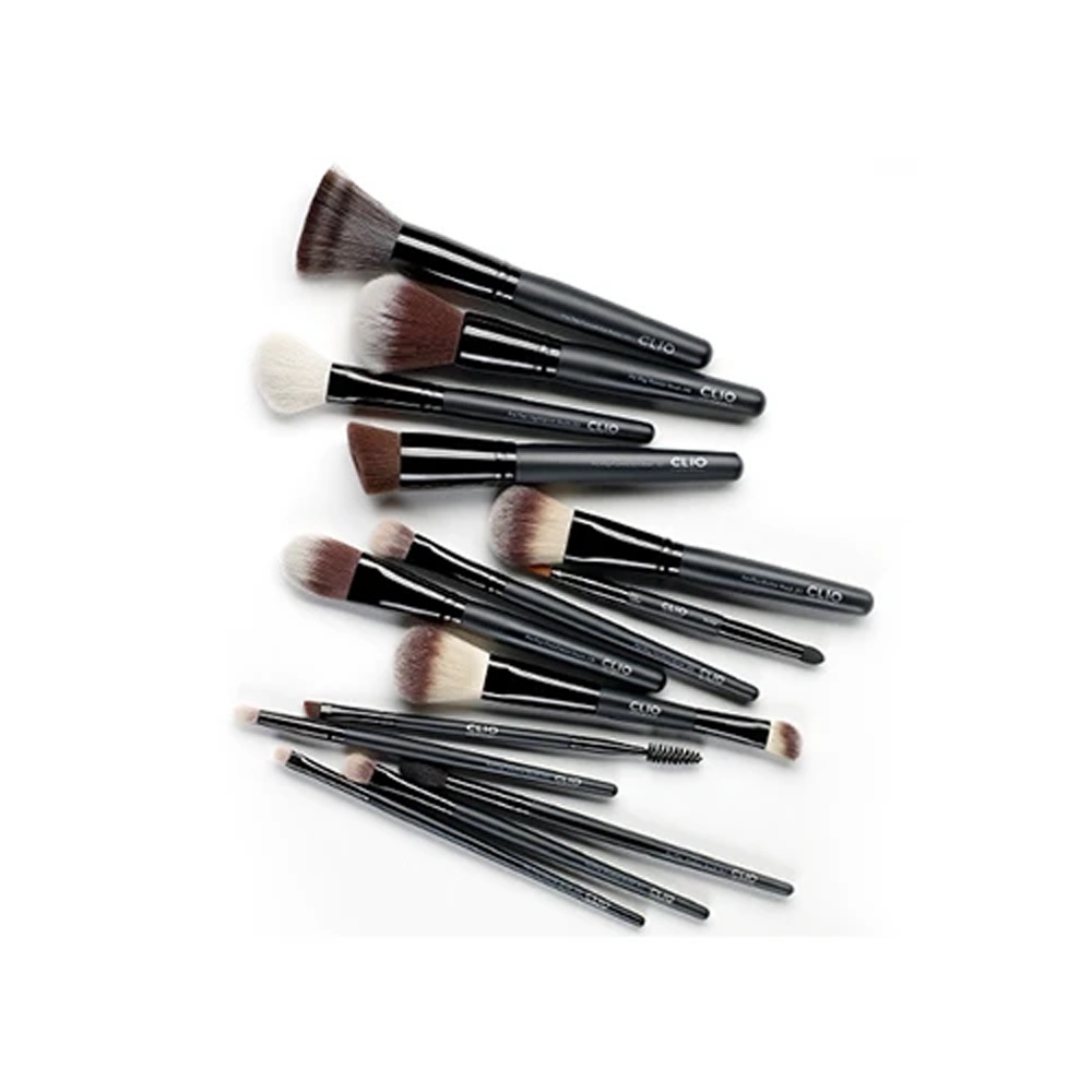 Cọ Trang Điểm Kem Nền Clio Pro Play Foundation Brush 102