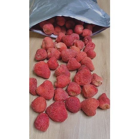 Dâu tây sấy giòn