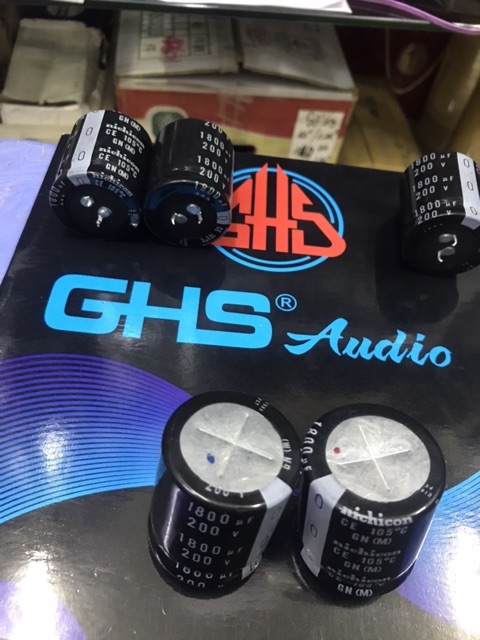 Một Cặp tụ 200v 1800u