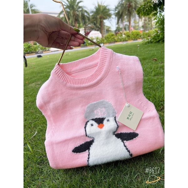 Áo gile len bé gái chất liệu len mềm mịn, hoạ tiết dễ thương bé nào cũng thích