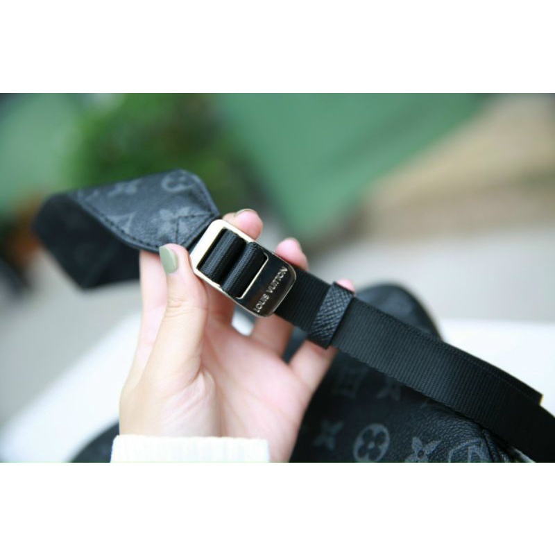 Túi đeo chéo nam LV Outdoor size24cm tag bạc cực đẹp trẻ trung fullbox bill nguyên seal