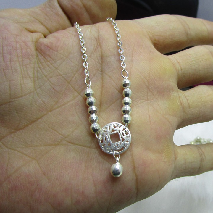 Lắc chân kim tiền bạc ta