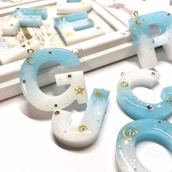 MÓC KHOÁ CHỮ RESIN THEO YÊU CẦU