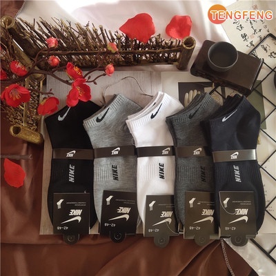 Đôi Vớ Thể Thao Thời Trang Cho Nam Nữ