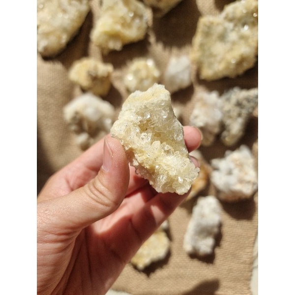 Vỉa tinh thể mầm đá thach anh trắng (White crystal quartz cluster) dùng trong Tarot, Reiki, phong thủy