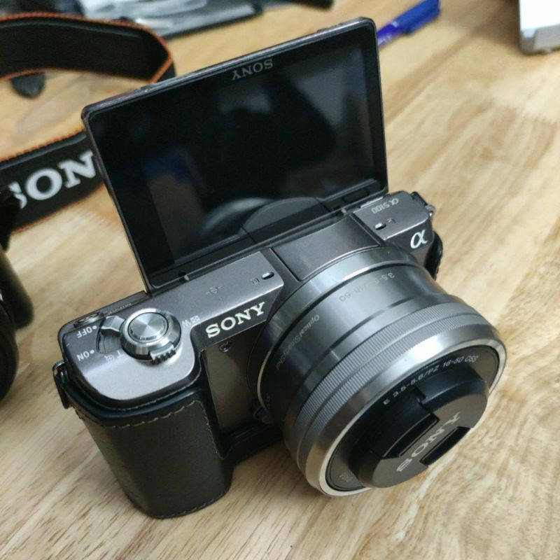 Máy ảnh Sony Alpha A5100 kèm ống kính 16-50mm (tặng thêm 1 pin)