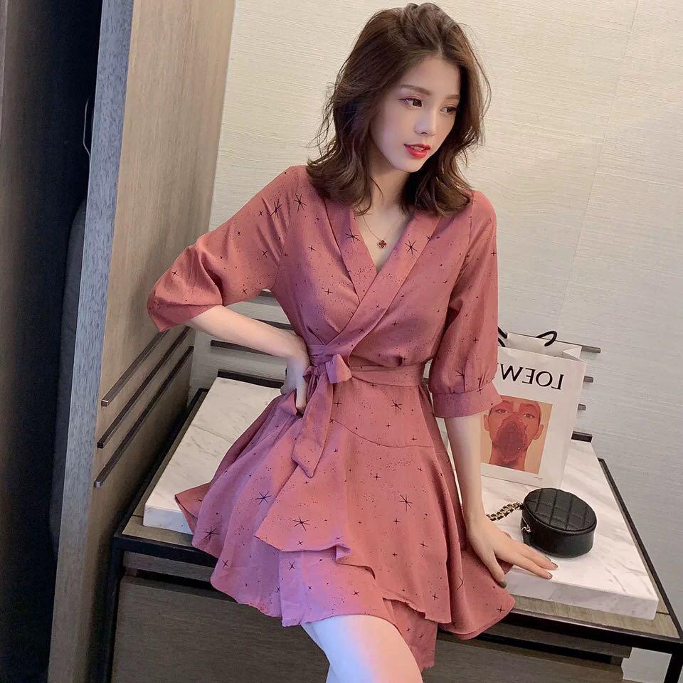 Đầm tay dài cổ chữ V hoạ tiết ngôi sao phong cách Hàn Quốc