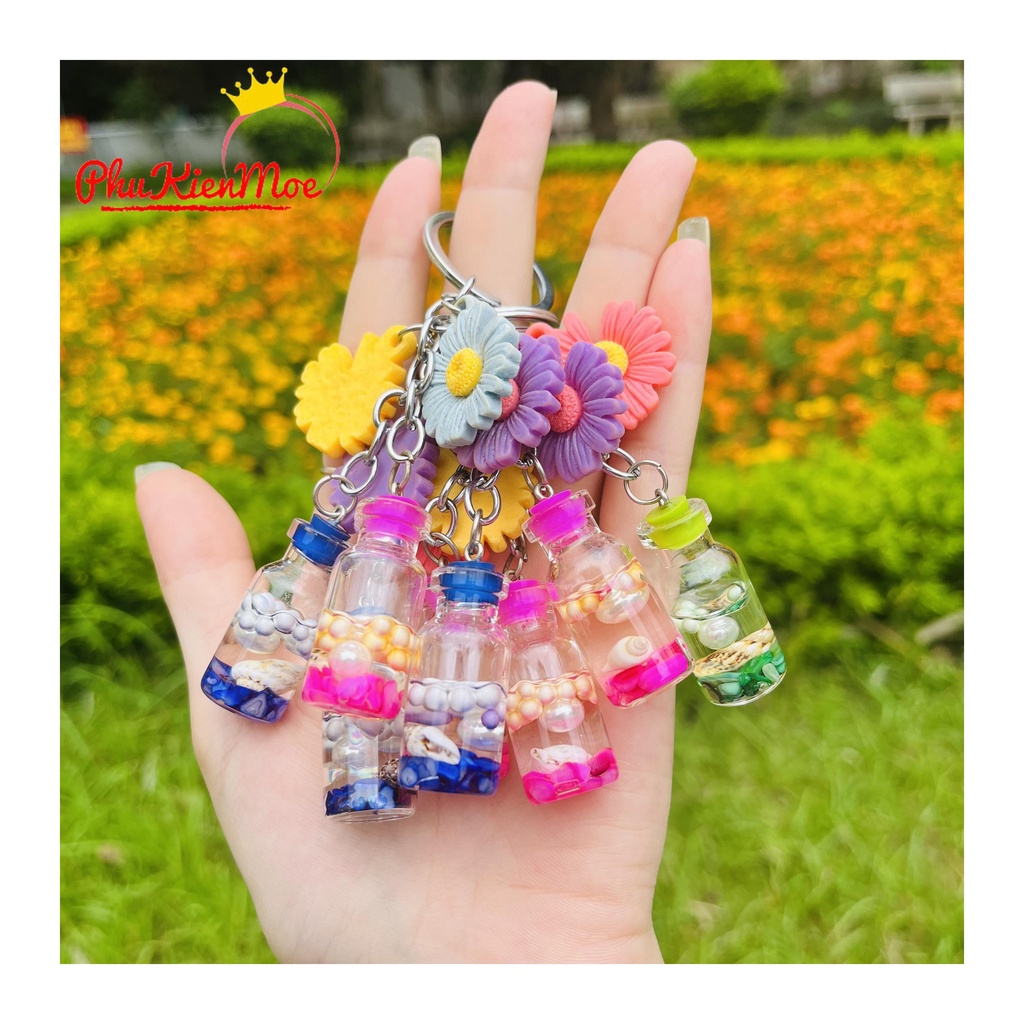 Móc chìa khóa hình chai đựng vỏ sò nhiều màu ngỗ nghĩnh handmade