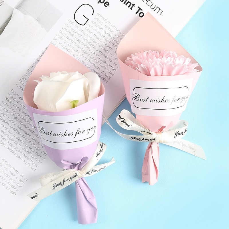 Bó một bông hoa hồng nhân tạo dùng cho trang trí làm quà tặng dịp lễ tình nhân