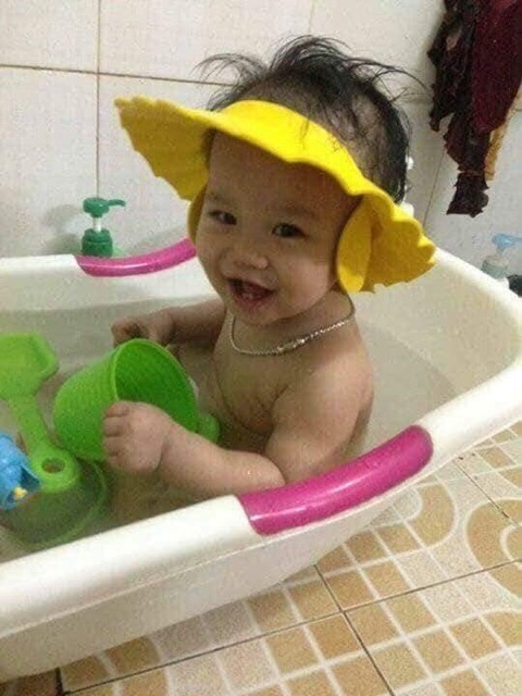 Mũ gội đầu chắn nước có vành chế tai cho bé
