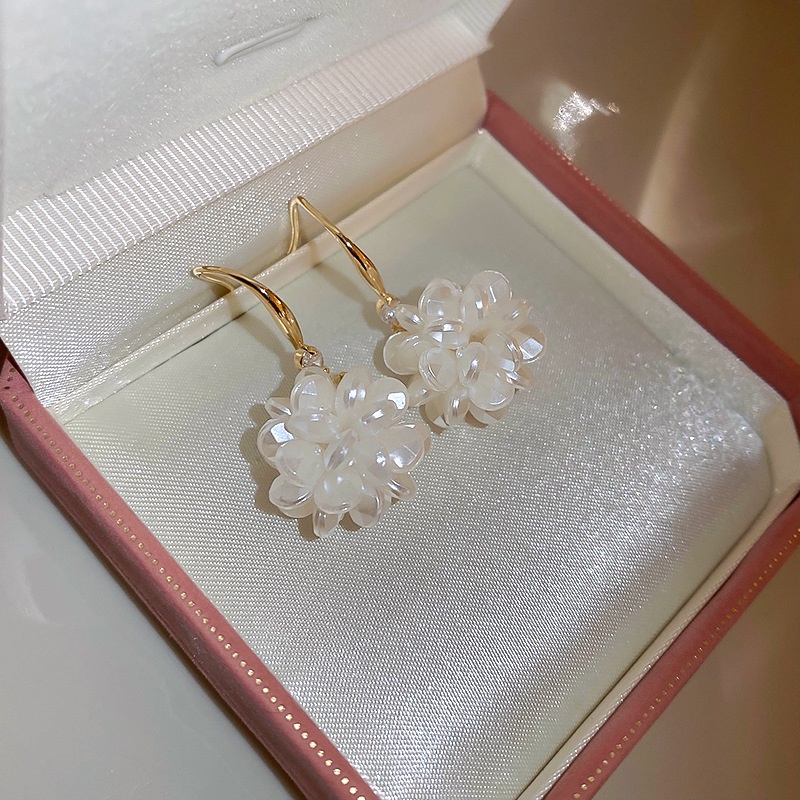 Khuyên Tai Hình Cánh Hoa Đính Ngọc Trai Nhân Tạo Thời Trang