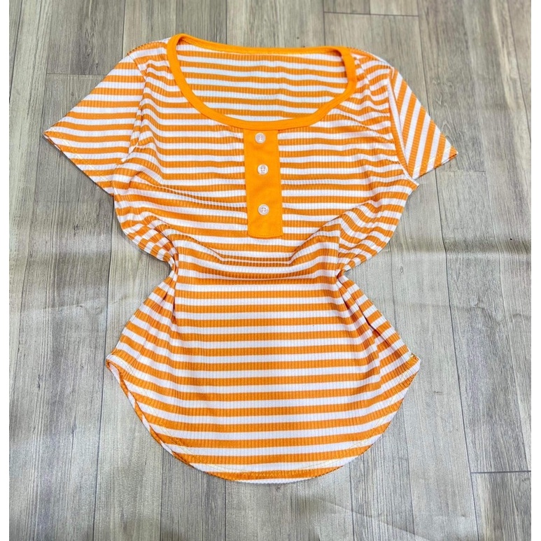 Áo kiểu phối nút