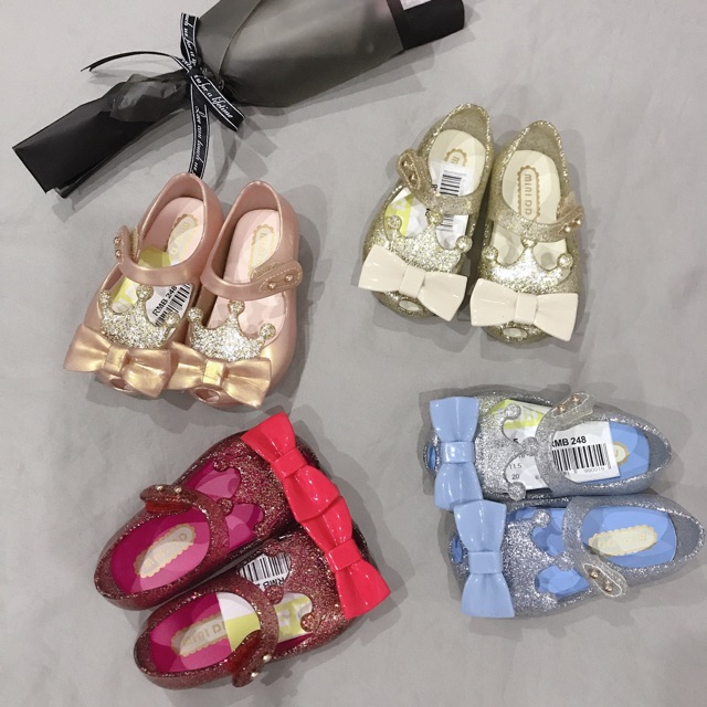 Giầy nhựa thơm mini DD