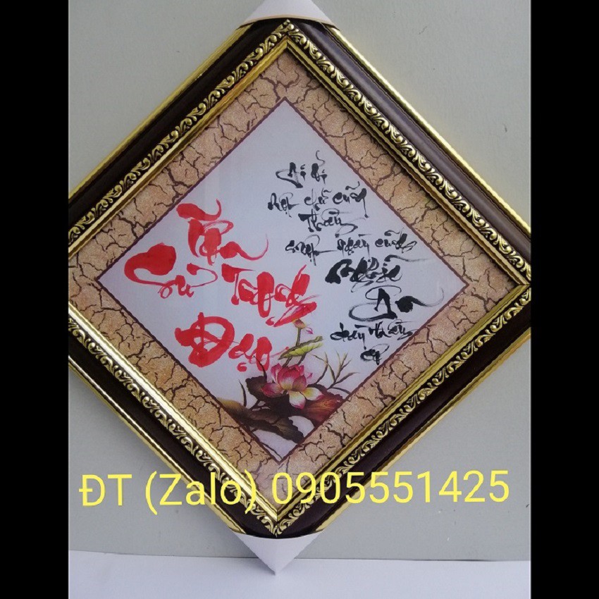 Thư pháp tôn sư trọng đạo kích thước 32cm x 32cm. Quà tặng tri ân thầy cô.