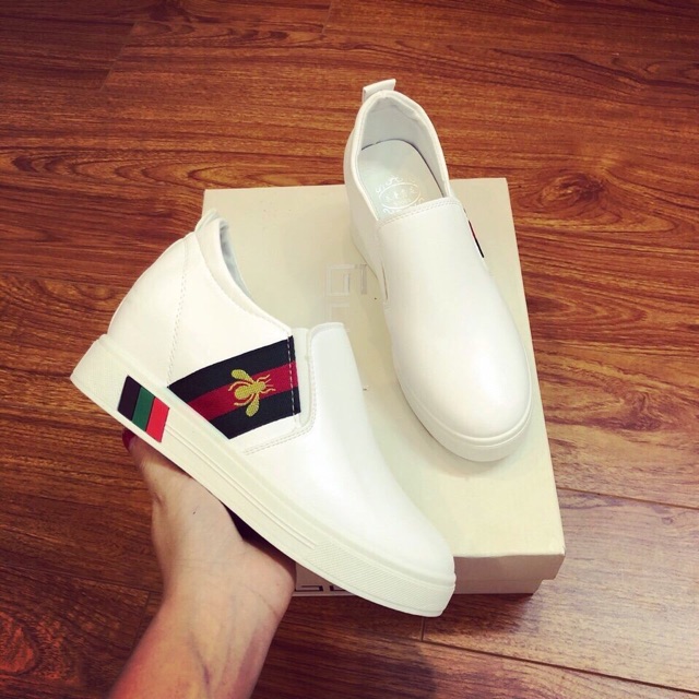 Giày Sneaker thêu ong
